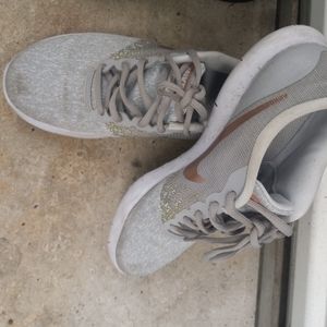 Nike size 7 women's running shoe
